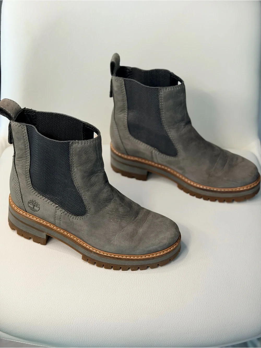 Timberland Women’s Size 5.5-6 Gray Chelsea Lug Sole Ankle Fall/Winter Boots